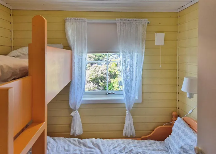 4 Bedroom Gorgeous In * Steinsland (Vestland)